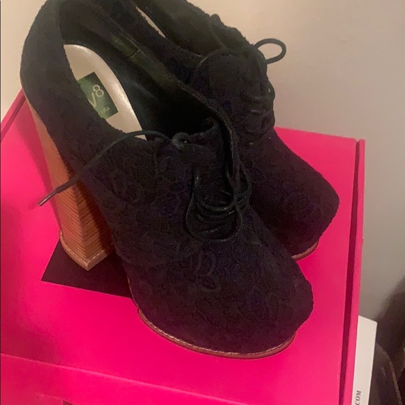 Shoes - Picture 2 of 2